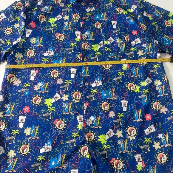 Buc-ee's Men's Button-Up Tropical Beaver Print Shirt - Picture 8 of 9